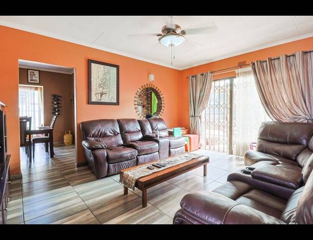 3 BEDROOM HOUSE FOR SALE IN MAYBERRY PARK